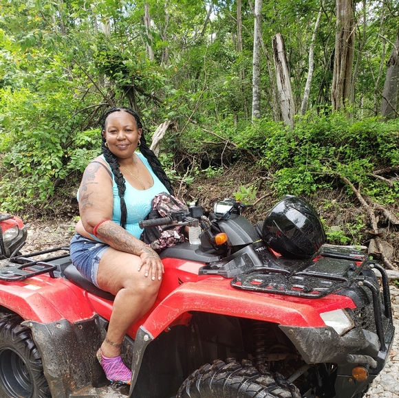 Meet your Posher, Bernadette - Picture 1 of 9